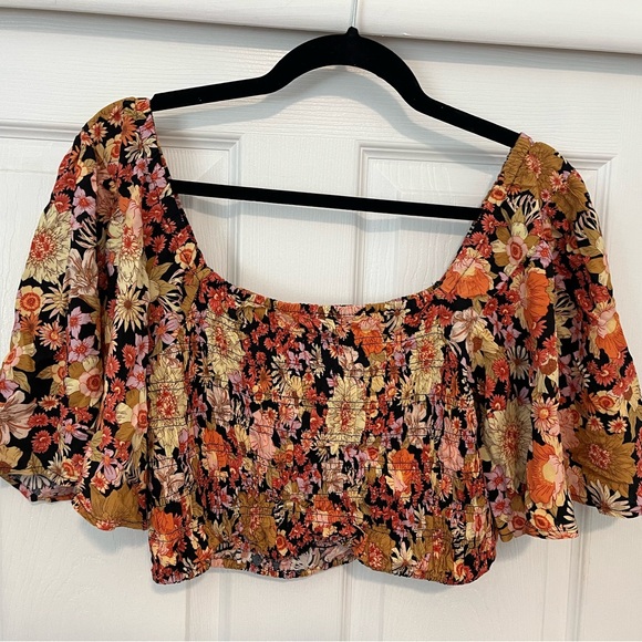 Bellsleeve Crop - Picture 2 of 3